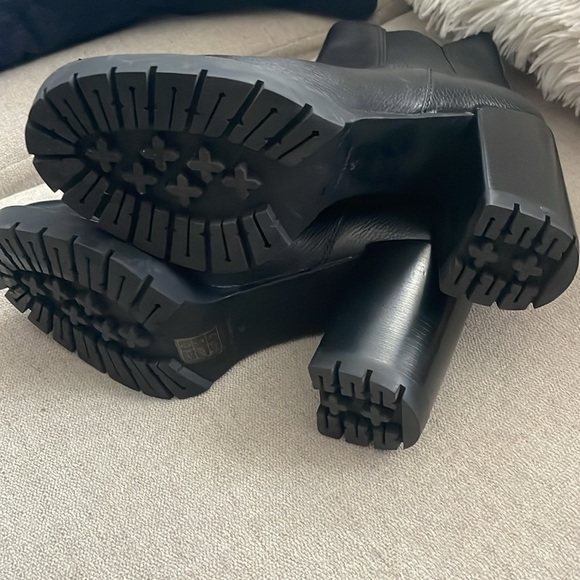 Tory Burch Carson Lug Sole Ankle Boots - Picture 8 of 8